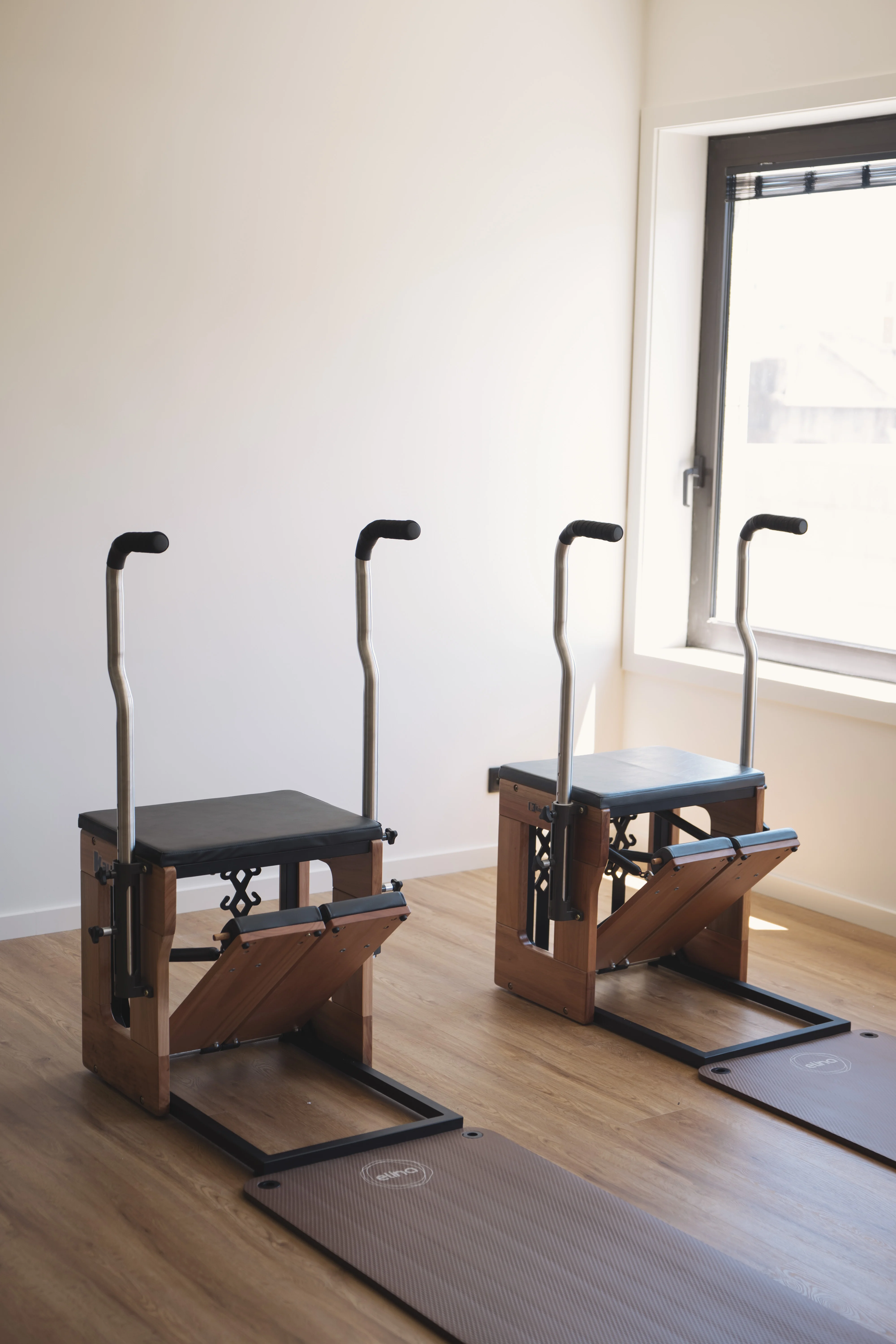 Equipamento de Pilates no espaço clínico.